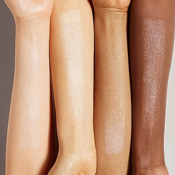 SOLD Fenty Diamond Bomb in How Many Carats Face & Body Highlighter - Picture 3 of 16